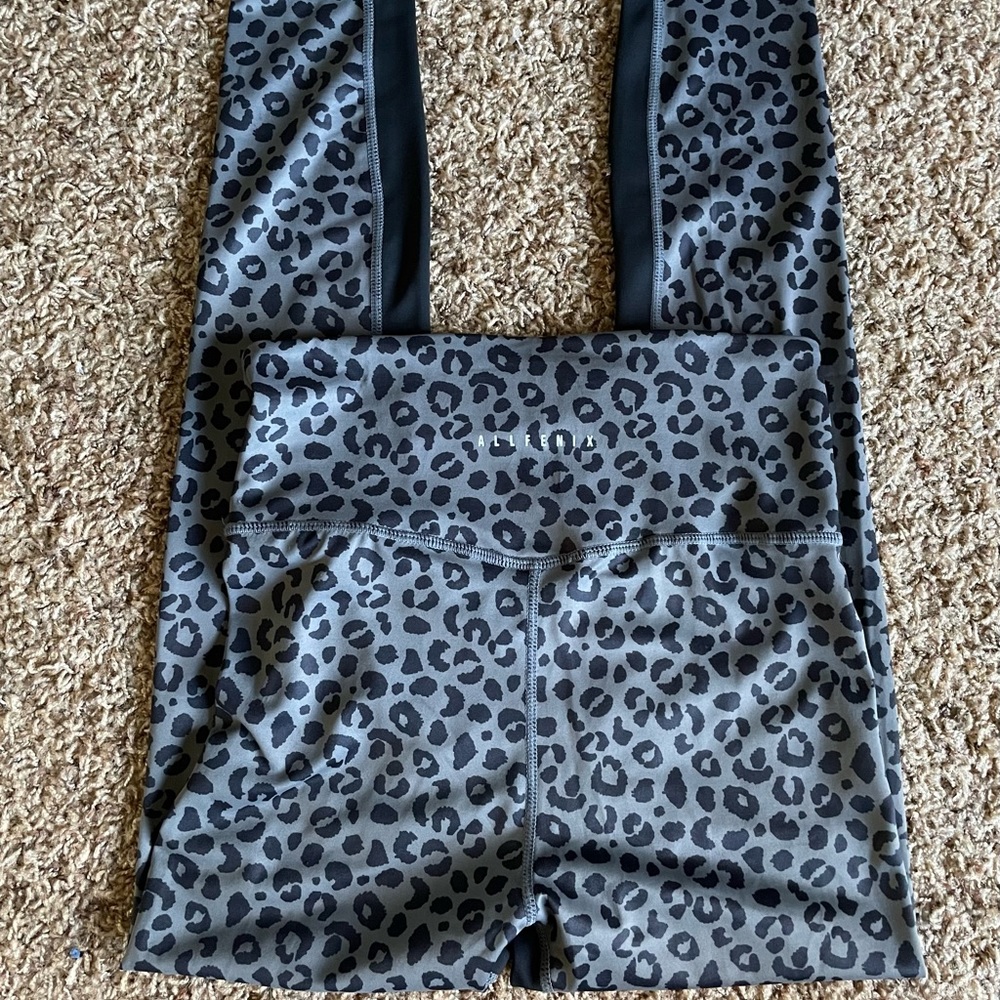 Nwt Allfenix Charcoal Cheetah Print Jagger 7/8 Le… - image 2